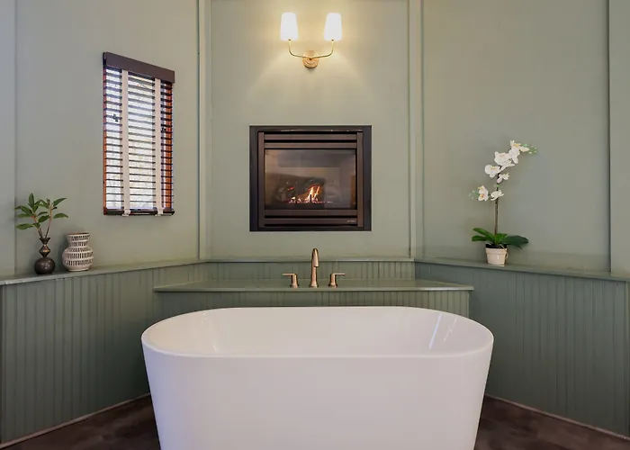 Outland Chalet & Suites Great Smoky Mountains